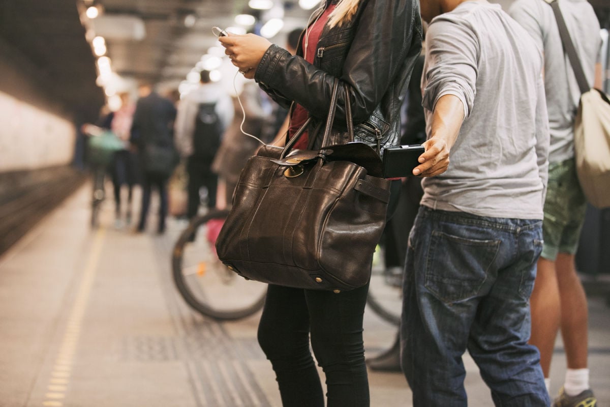 Top 5 Ways To Avoid Being Pickpocketed In Busy Travel Crowds This Summer